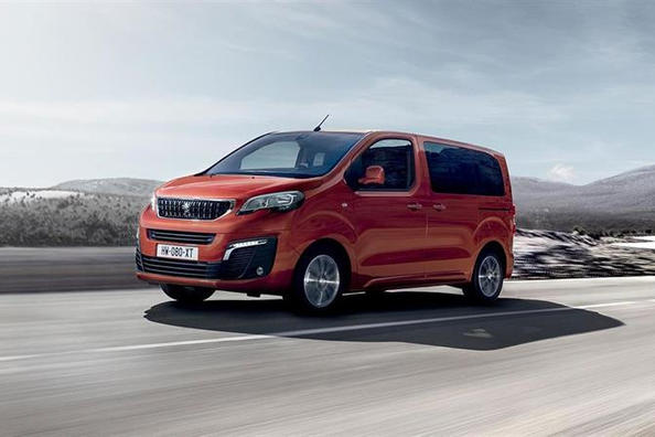 Recenze minivanu Peugeot Traveller