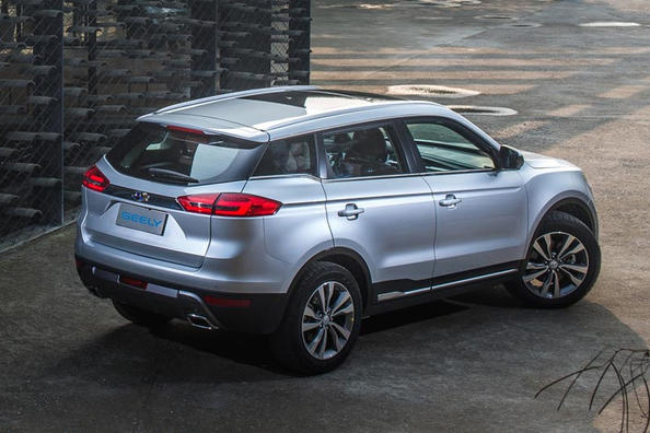 Recenze crossoveru Geely Atlas Fotografie 7