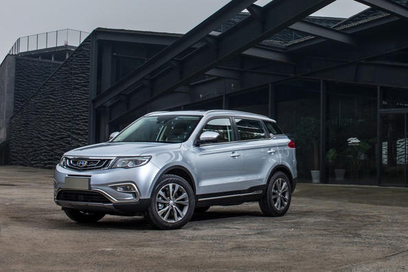 Recenze crossoveru Geely Atlas Fotografie 3