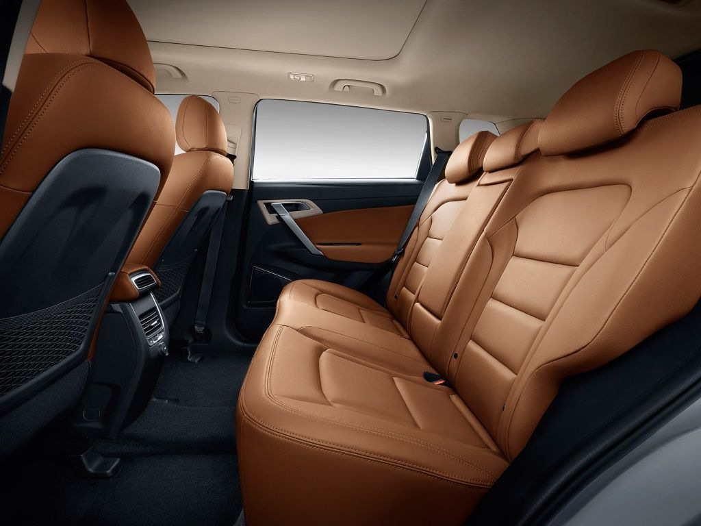 Recenze crossoveru Geely Atlas