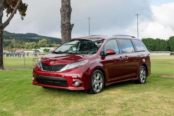 Recenze minivanu Toyota Sienna