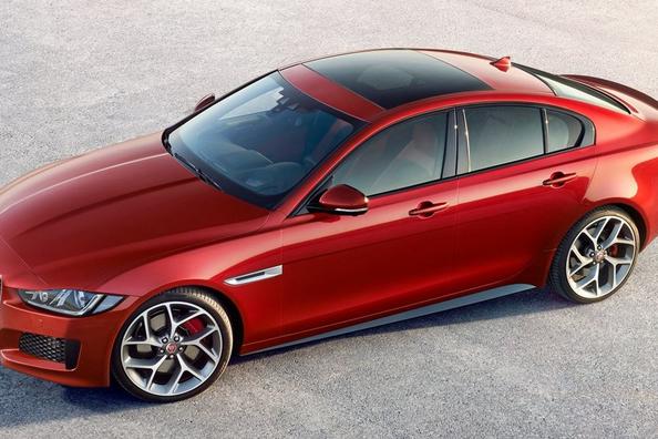 Recenze sedanu Jaguar XE