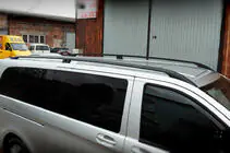 Mercedes Vito/V-class W447 2014– Střešní ližiny černé CAN Originální design (kovové patky) fotografie 3