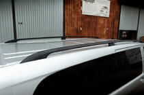 Mercedes Vito/V-class W447 2014– Střešní ližiny černé CAN Originální design (kovové patky) Střední rozvor (LONG) fotografie 2