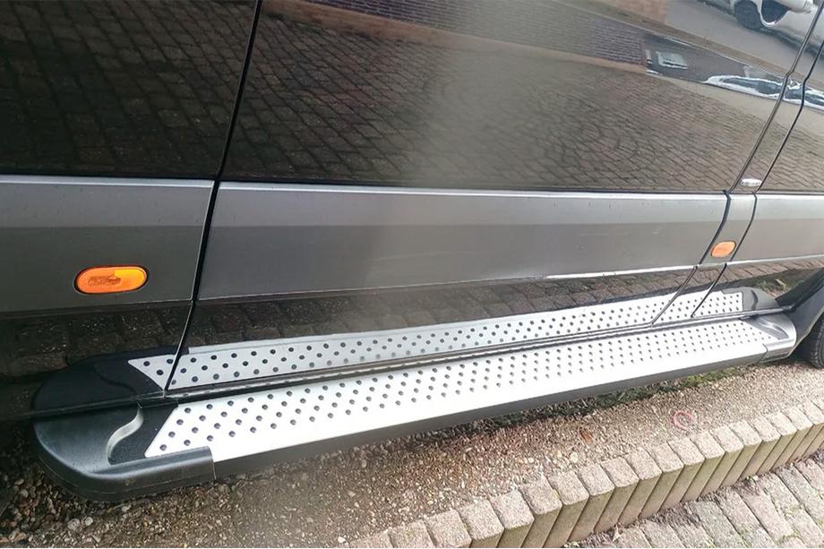 Volkswagen Crafter 2006–2016 Boční nášlapy Allmond Grey (2 ks, hliník) Long/ExtraLong Image