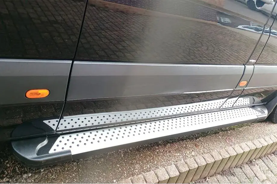 Volkswagen Crafter 2006–2016 Boční nášlapy Allmond Grey (2 ks, hliník) Image
