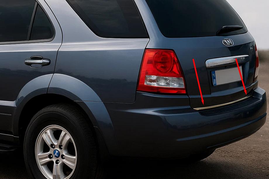 Kia Sorento I BL 2002–2009 Nerezová lišta na hranu víka kufru Image
