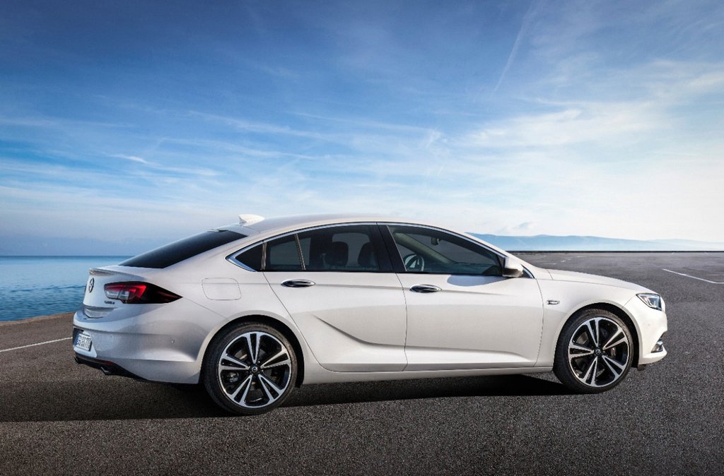 Recenze liftbacku Opel Insignia