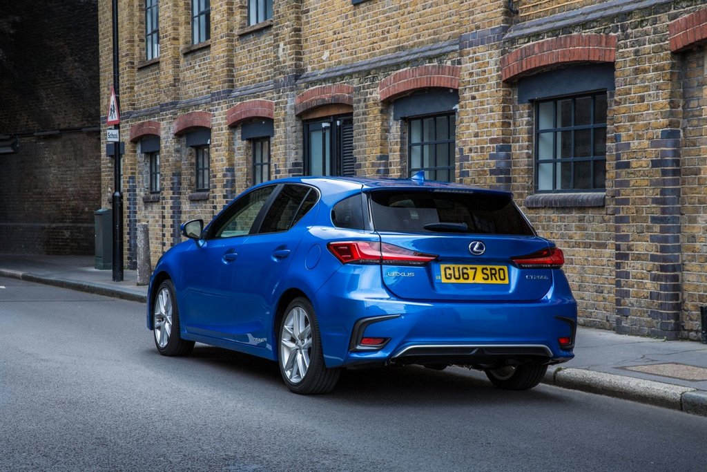 Hybridní hatchback Lexus CT 200h