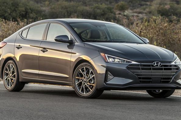 Recenze modelového roku 2019 Hyundai Elantra