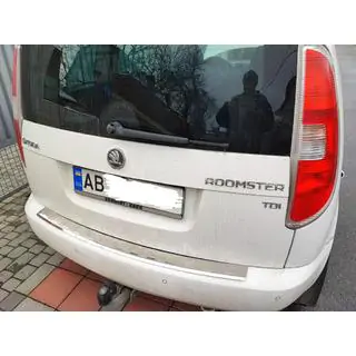 Nerezová ochranná lišta na zadní nárazník