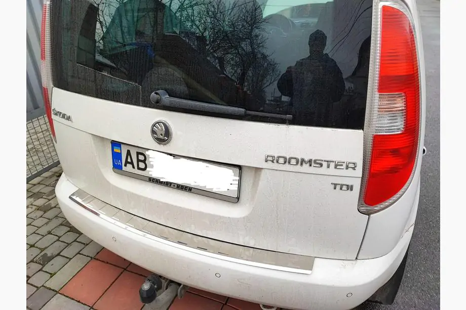 Skoda Roomster 2006–2015 Nerezová ochranná lišta na zadní nárazník Image