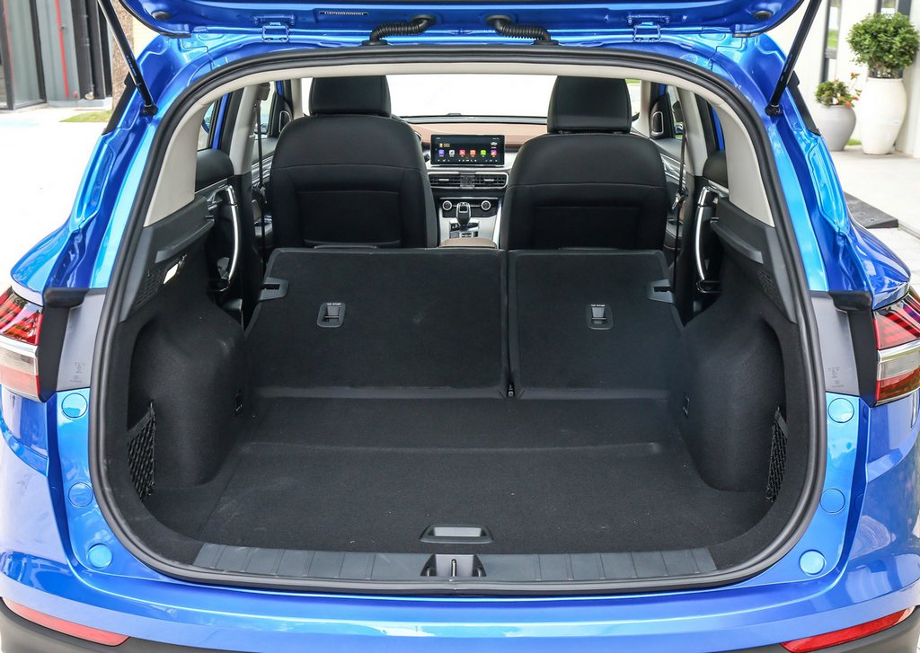 Crossover Geely SX11: nový model v nabídce čínské společnosti