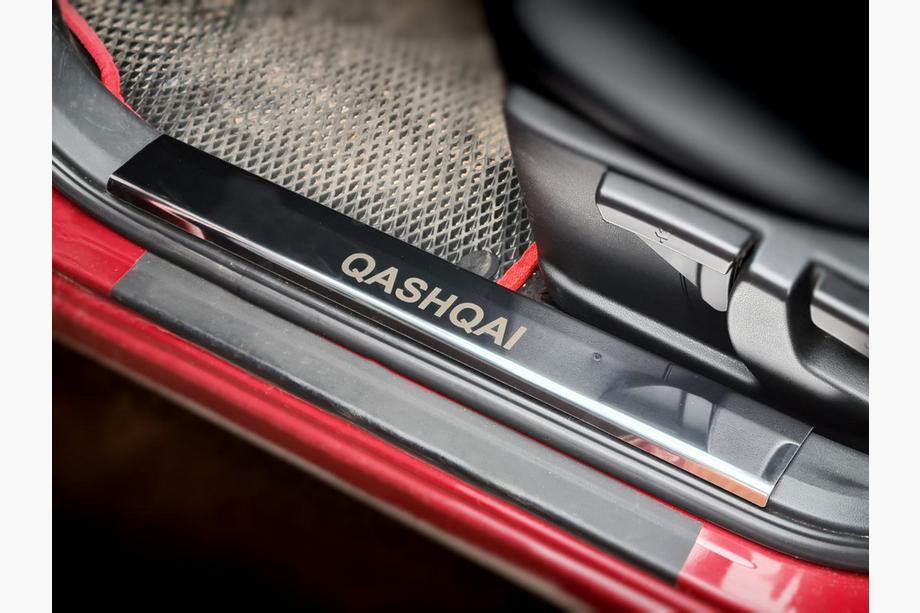 Nissan Qashqai 2010–2014 Nerezové kryty plastových prahů (4 ks) Image