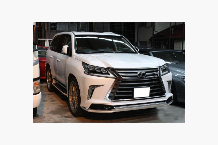 Lexus LX570/450d 2008–2022 Sada bodykitu (Modellista) Černá barva Fotografie 4