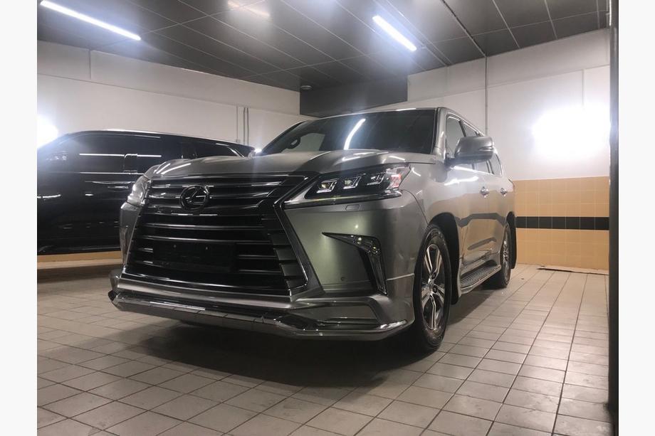 Lexus LX570/450d 2008–2022 Sada bodykitu (Modellista) Černá barva Fotografie 6