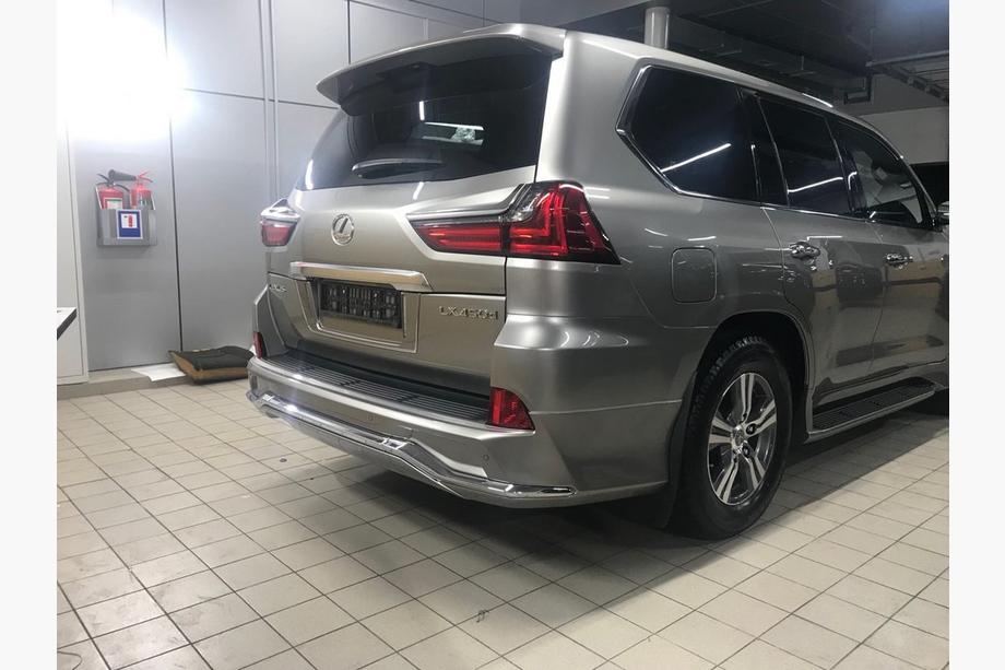 Lexus LX570/450d 2008–2022 Sada bodykitu (Modellista) Černá barva Fotografie 7