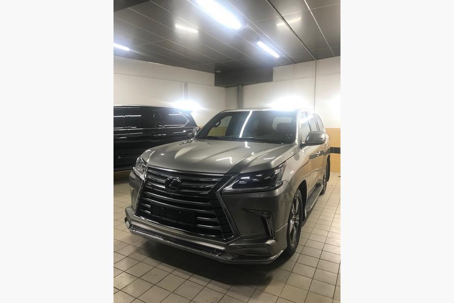 Lexus LX570/450d 2008–2022 Sada bodykitu (Modellista) Černá barva Fotografie 8