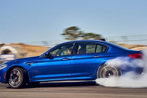 Sportovní sedan BMW M5 šesté generace