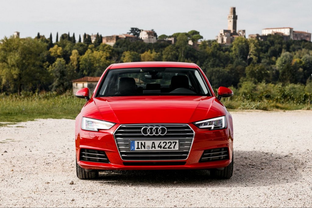 Pátá generace sedanu Audi A4