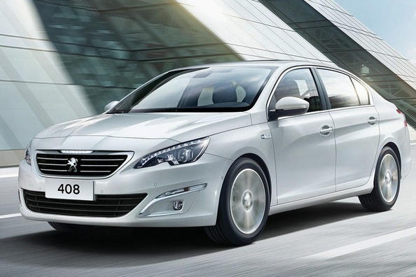 Recenze levného sedanu Peugeot 408