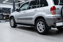 Toyota Rav 4 2001–2005 Boční nášlapy RedLine V1 (2 ks, hliník) fotografie 3