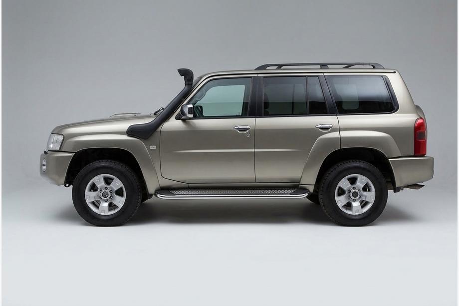 Nissan Patrol Y61 1997–2011 Boční prahy Maydos V2 (2 ks, hliník ↗ nerez) Image
