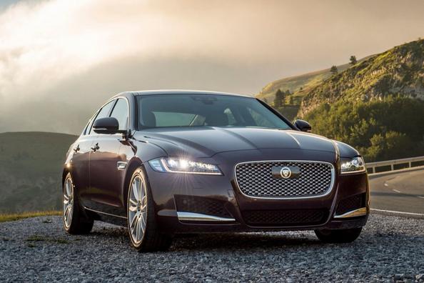 Prémiový sedan Jaguar XF druhé generace