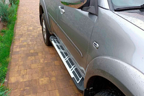 Mitsubishi Pajero Sport 2008–2015 Boční nášlapy Sunrise (2 ks, hliník) fotografie 1