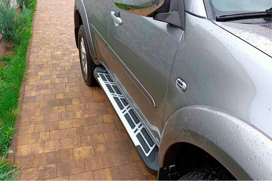 Mitsubishi Pajero Sport 2008–2015 Boční nášlapy Sunrise (2 ks, hliník) Image