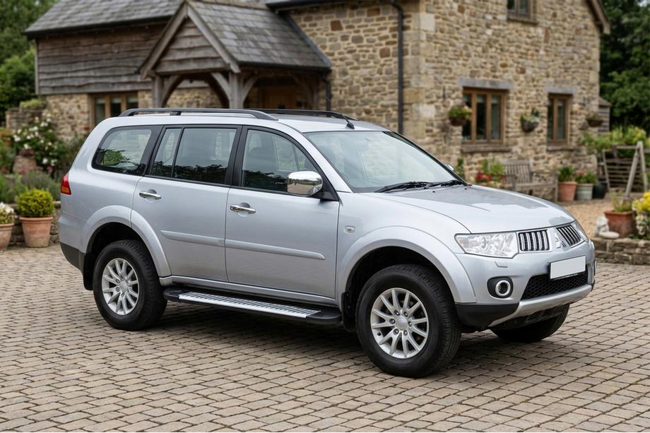 Mitsubishi Pajero Sport 2008–2015 Boční nášlapy Line (2 ks, hliník) Image