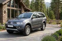 Mitsubishi Pajero Sport 2008–2015 Boční nášlapy RedLine Black (2 ks, hliník) fotografie 1