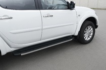 Mitsubishi Pajero Sport 2008–2015 Boční nášlapy Fullmond (2 ks, hliník) fotografie 1