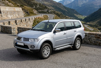Mitsubishi Pajero Sport 2008–2015 Boční nášlapy Rainbow (2 ks, hliník) fotografie 1
