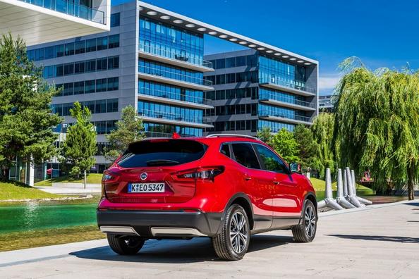 Recenze modernizovaného crossoveru Nissan Qashqai 2. generace Fotografie 8