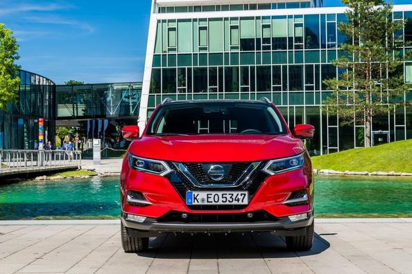 Recenze modernizovaného crossoveru Nissan Qashqai 2. generace Fotografie 7
