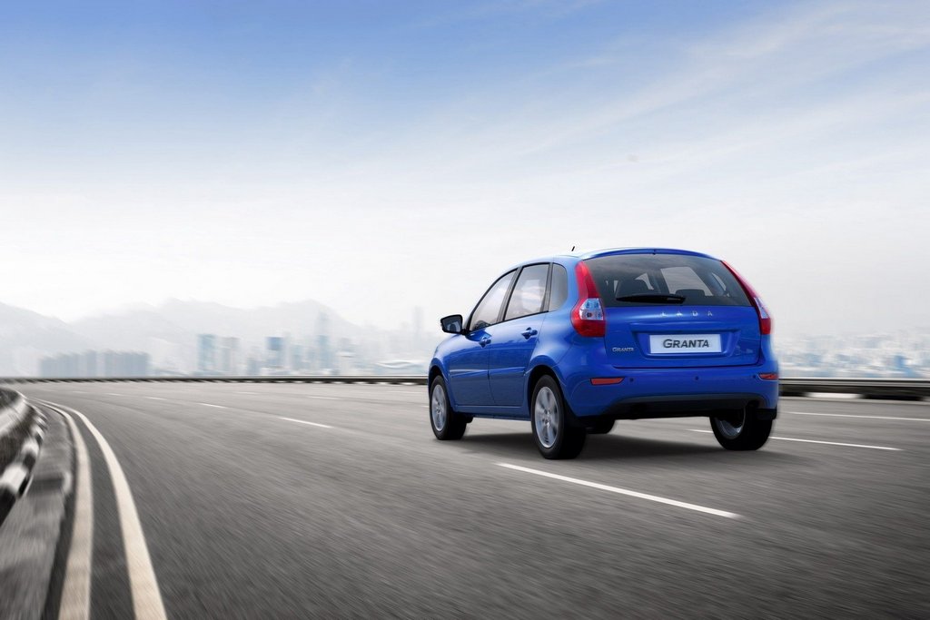Recenze pětidveřového hatchbacku Lada Granta