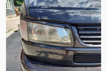 Volkswagen T4 Caravelle/Multivan 1990–2003 Mračítka na světlomety se šikmou kapotou (2 ks) Černý lesk fotografie 4