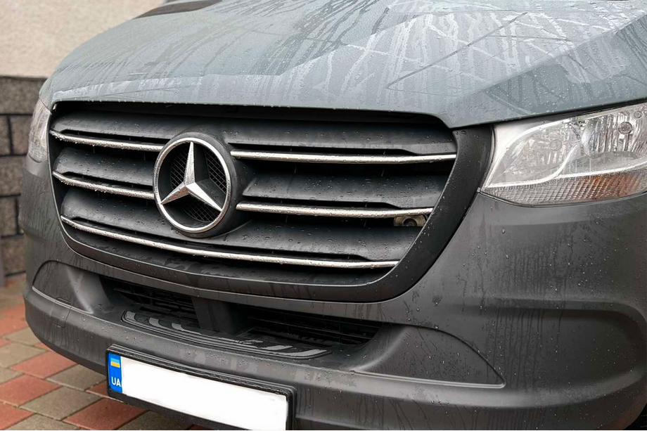 Mercedes Sprinter W907/W910 2018– Kryty masky chladiče (5 ks, nerez) Carmos - turecká ocel Image