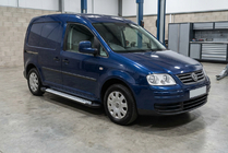 Volkswagen Caddy 2004–2010 Boční nášlapy Allmond Grey (2 ks, hliník) Standardní základna fotografie 1