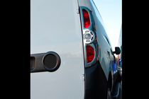 Opel Combo 2012–2018 Chromový rámeček zadních světel (2012-2015, 2 ks, plast) fotografie 6