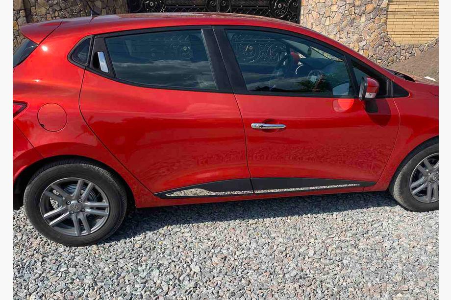 Renault Clio IV 2012–2019 Rovné dveřní lišty (4 ks, nerez) Černý chrom Image
