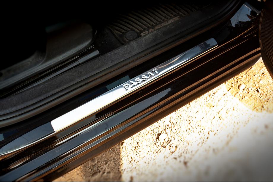 Volkswagen Passat B7 2012–2015 Nerezové prahové lišty OmsaLine typ 1 (4 ks, nerez) Image