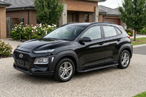 Hyundai Kona 2017–2023 Boční nášlapy Bosphore Black (2 ks, hliník) fotografie 1