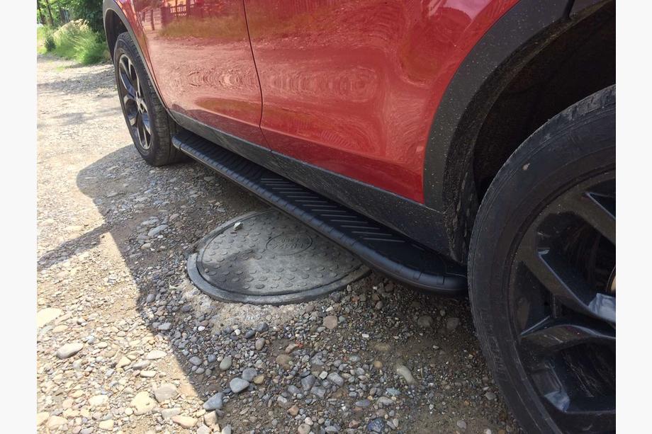 Land Rover Discovery Sport 2014– Boční nášlapy Bosphore Black (2 ks, hliník) 2014-2019 Image
