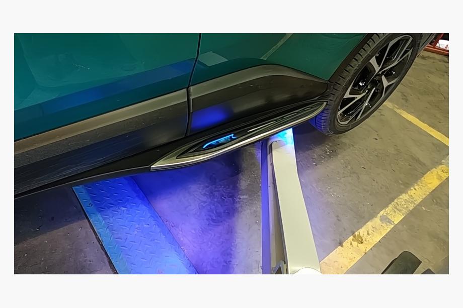 Toyota C-HR 2016–2023 Boční nášlapy Original V2 (2 ks, hliník) Image