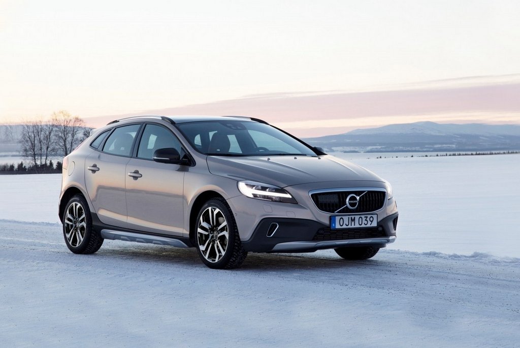 Přehled off-roadové verze hatchbacku Volvo V40 Cross Country
