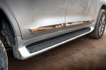 Toyota Land Cruiser 200 2007–2021 Sada dveřních lišt (2016-2021) fotografie 1