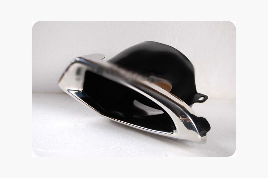 Toyota Land Cruiser 200 2007–2021 Kompletní bodykit 2012-2015 (LC15) Bílá barva Fotografie 11