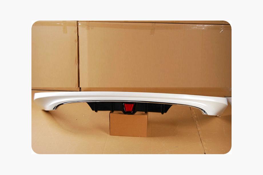 Toyota Land Cruiser 200 2007–2021 Kompletní bodykit 2012-2015 (LC15) Bílá barva Fotografie 9